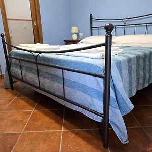 Camera grande con letto king size